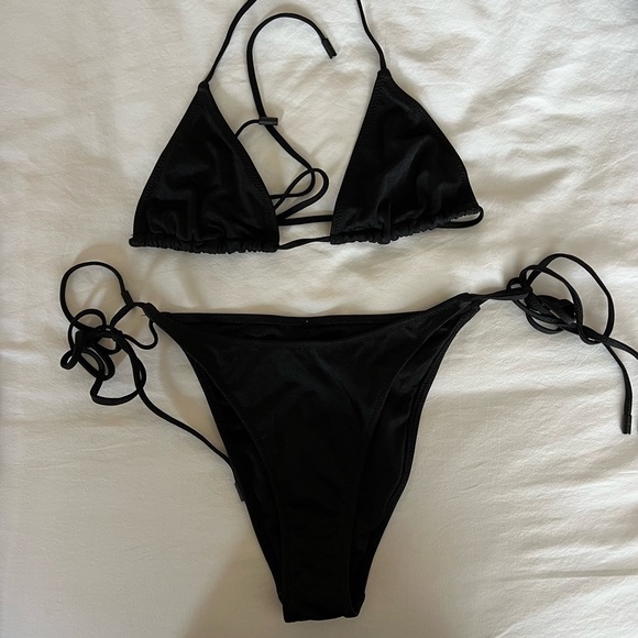Triangl Black Bikini Set - Picture 2 of 3